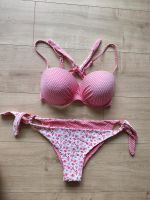 Rot weißer Bikini mit schönem Muster Größe 38 Nordrhein-Westfalen - Lennestadt Vorschau