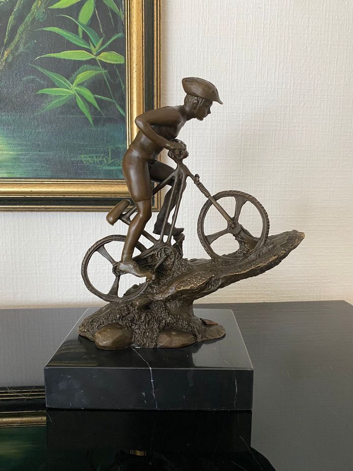 Bronzefigur MOUNTAINBIKE Radfahrer  Fahrradfahrer in Centrum