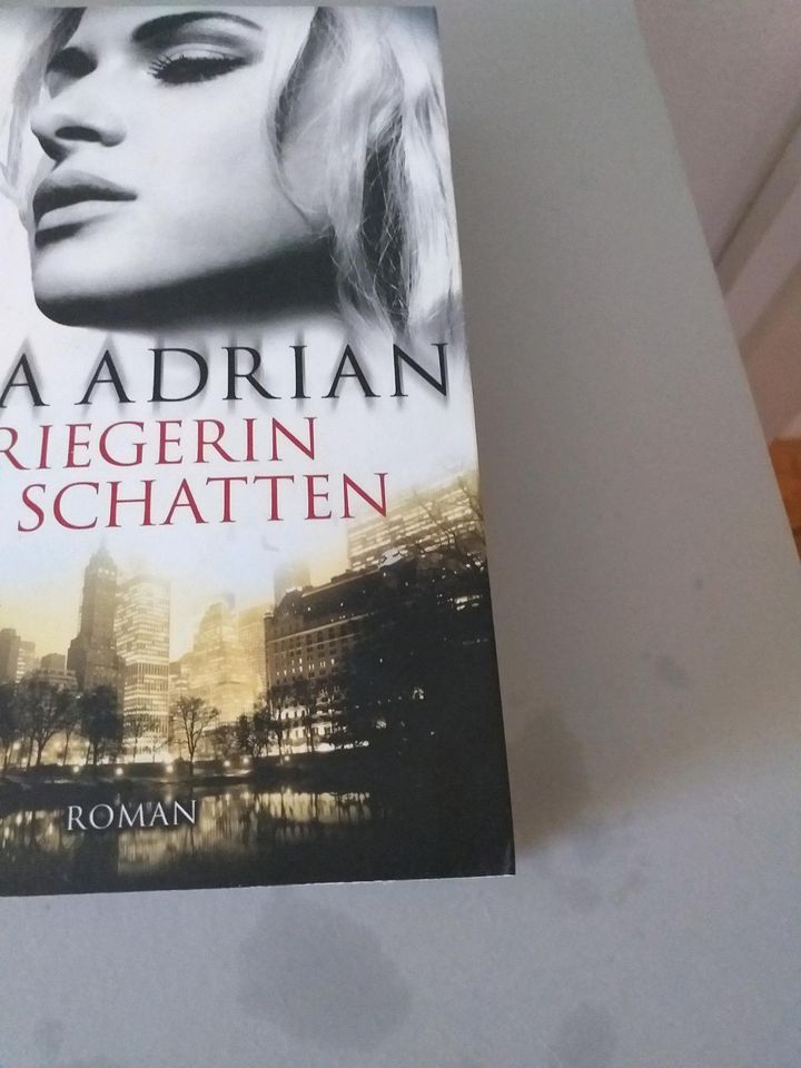 Lara Adrian fantasybücher in Neumünster