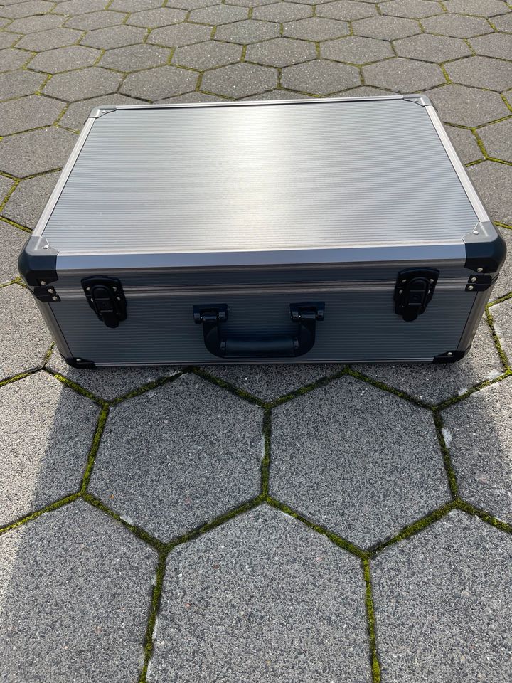 Alukoffer Transportkoffer Koffer Grau Titan 55 x 40 x 20 cm NEU in Ellerbek