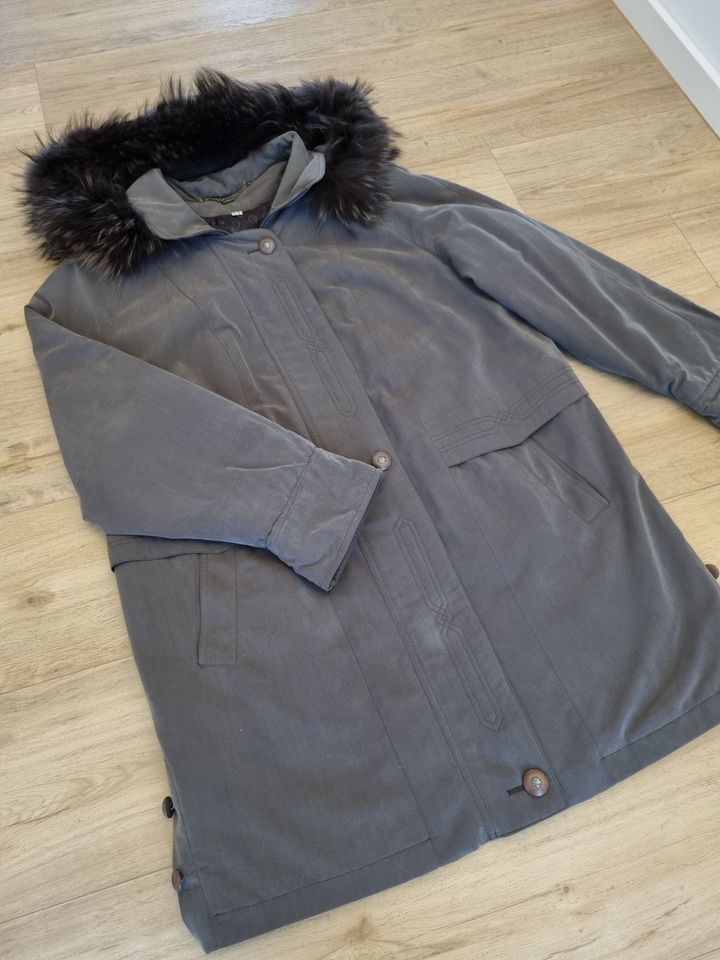 Neuwertig Damen Mantel Gr. 46 XXL Winterjacke Parka Pelz Kapuze in Wettin-Löbejün