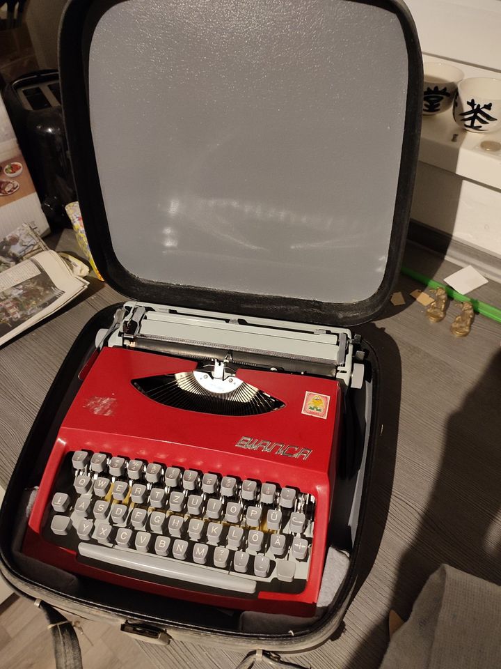 Schreibmaschine Bianca Rot Lederkoffer Vintage in Berlin