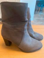 Tamaris graue Wildleder Stiefel Stiefeletten Gr 39 fast neu München - Untergiesing-Harlaching Vorschau