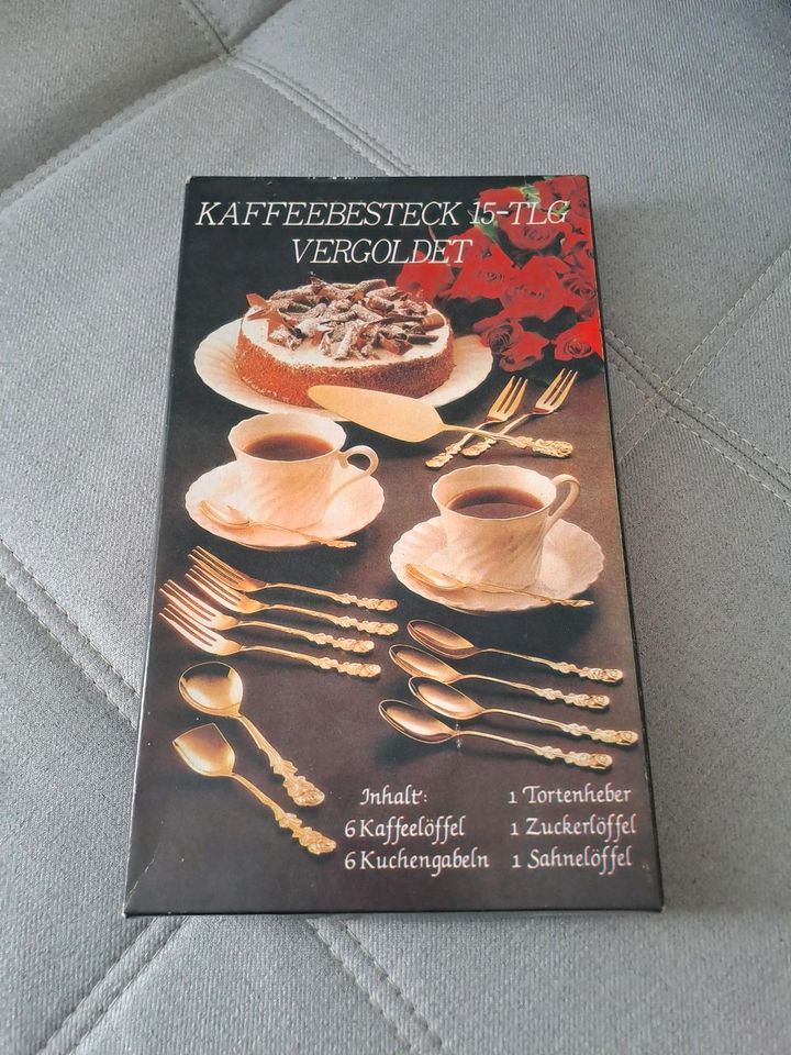 Kaffeebesteck ,6 Löffel , 6 Gabeln ,1 Tortenheber ,1 Zuckerlöffel in Sandesneben