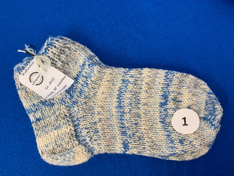 Wollsocken selbstgestrickt dicke Socken Gr.40/41 sockenwolle in Hüllhorst