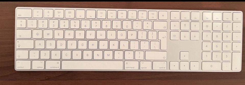Apple Magic Keyboard with Number Pad in München