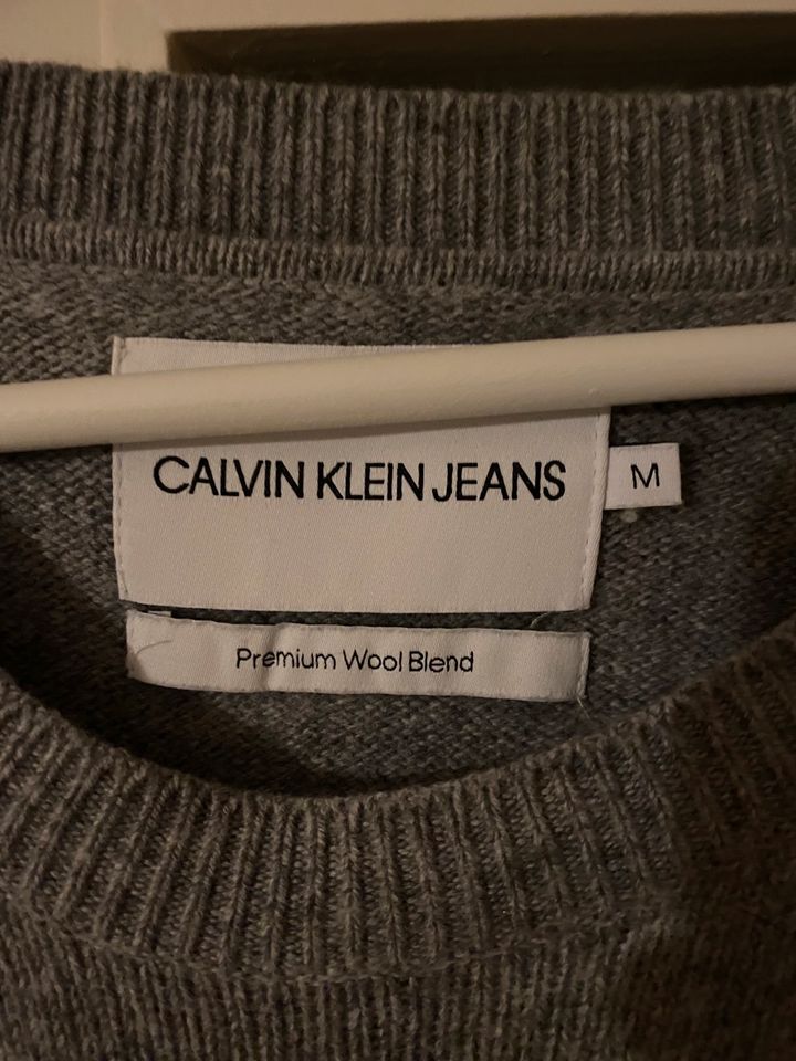 Calvin Klein Jeans Pullover 100% Wolle in München