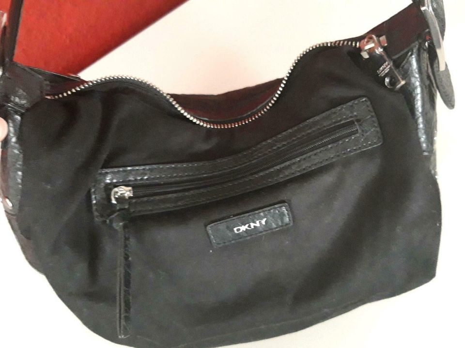 DKNY Tasche schwarz mit Nieten, Leder & Stoff, wie neu in Stuttgart