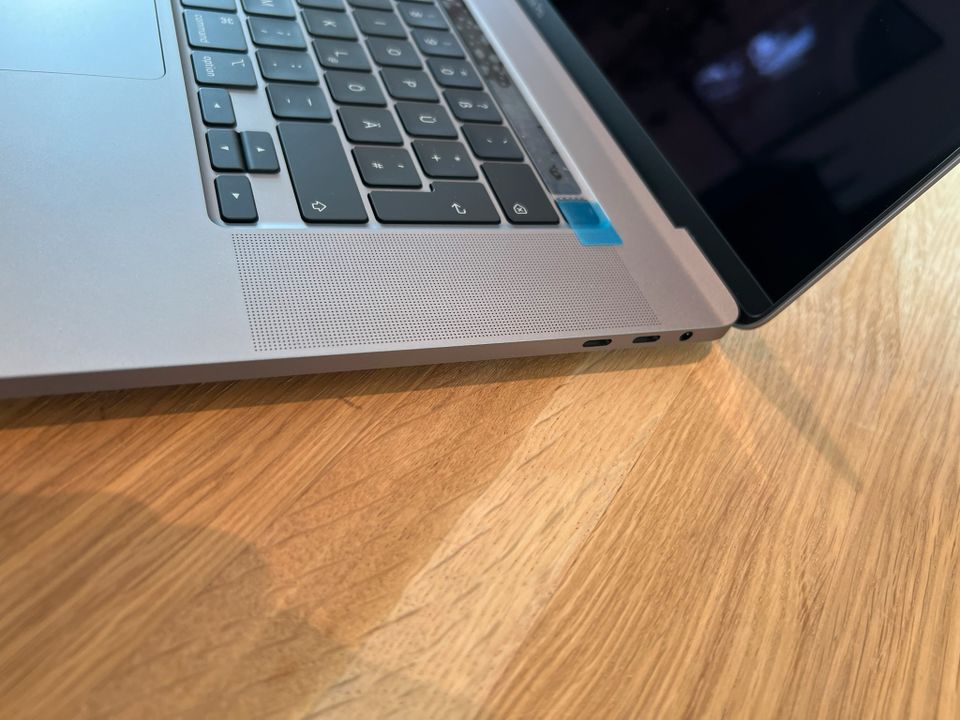 Apple MacBook Pro 16 Zoll 2019 generalüberholt in Wiesbaden