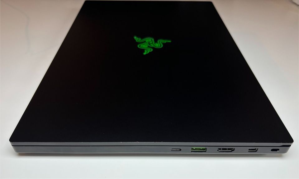 Razer Blade 15 Base Model (2020) mit Razer Gaming-Maus und Tasche in Freiburg im Breisgau