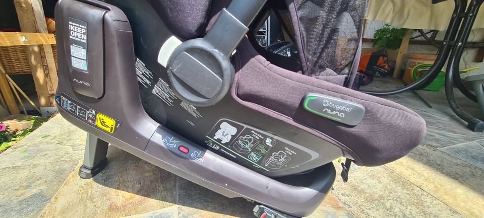 Bugaboo Turtle Air Babyschale mit Isofix Nuna Pipa next Basis in Weil der Stadt