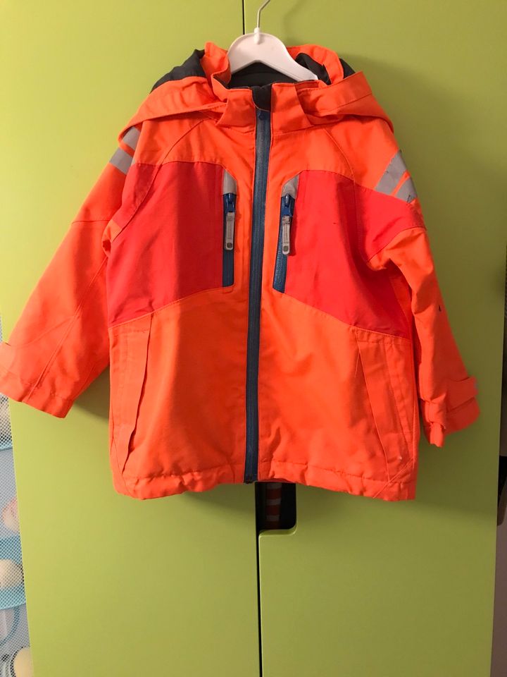 H&M Sport Kinderjacke für den Übergang Grö92 in Schlangenbad