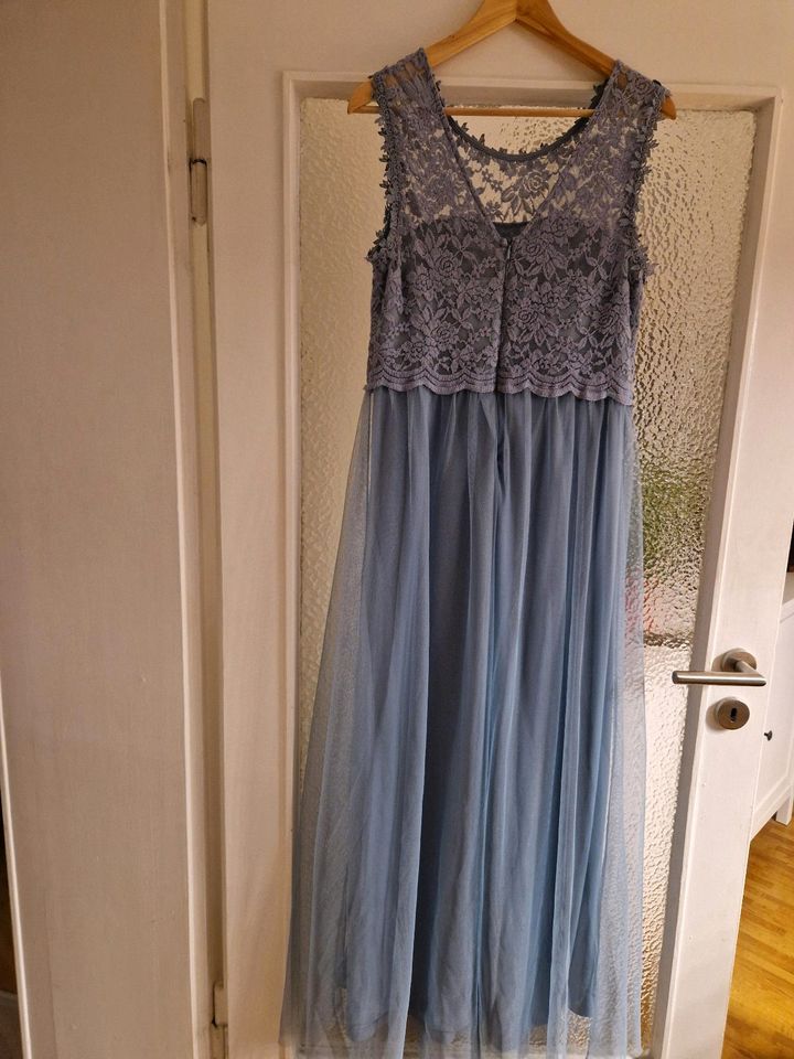 Langes Kleid Vila Größe 40 in hellblau mit Spitze in Hannover