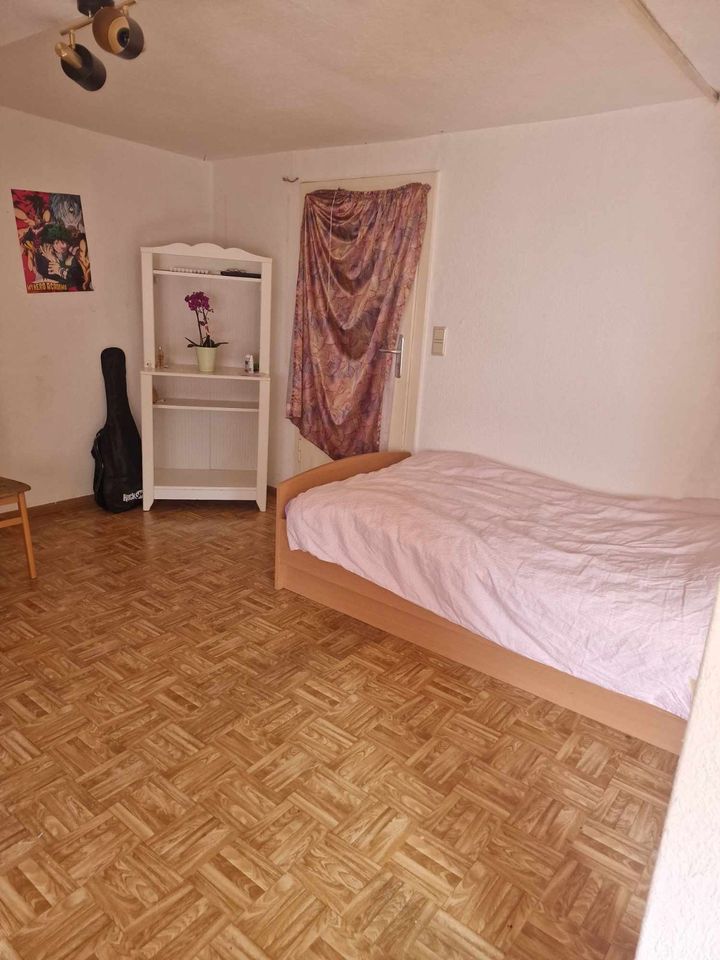 2-3 Zimmer Wohnung, Küche, Bad in Stadtoldendorf ab 01.06. in Stadtoldendorf