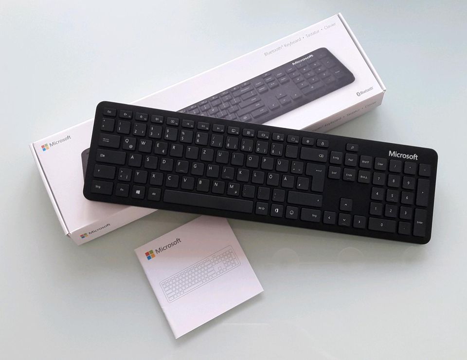 Microsoft Bluetooth Tastatur 1898 Keyboard deutsches Layout in Hattersheim am Main