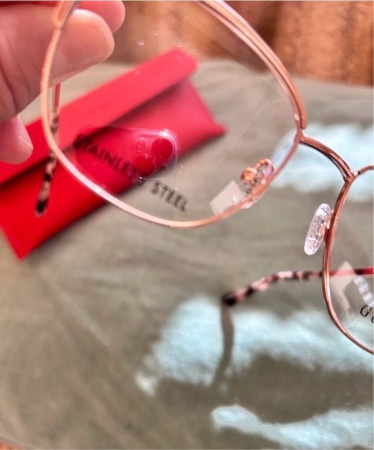 Guess Damen Brille  Rosé Gold mit Lachs Farbe Neu in Koblenz