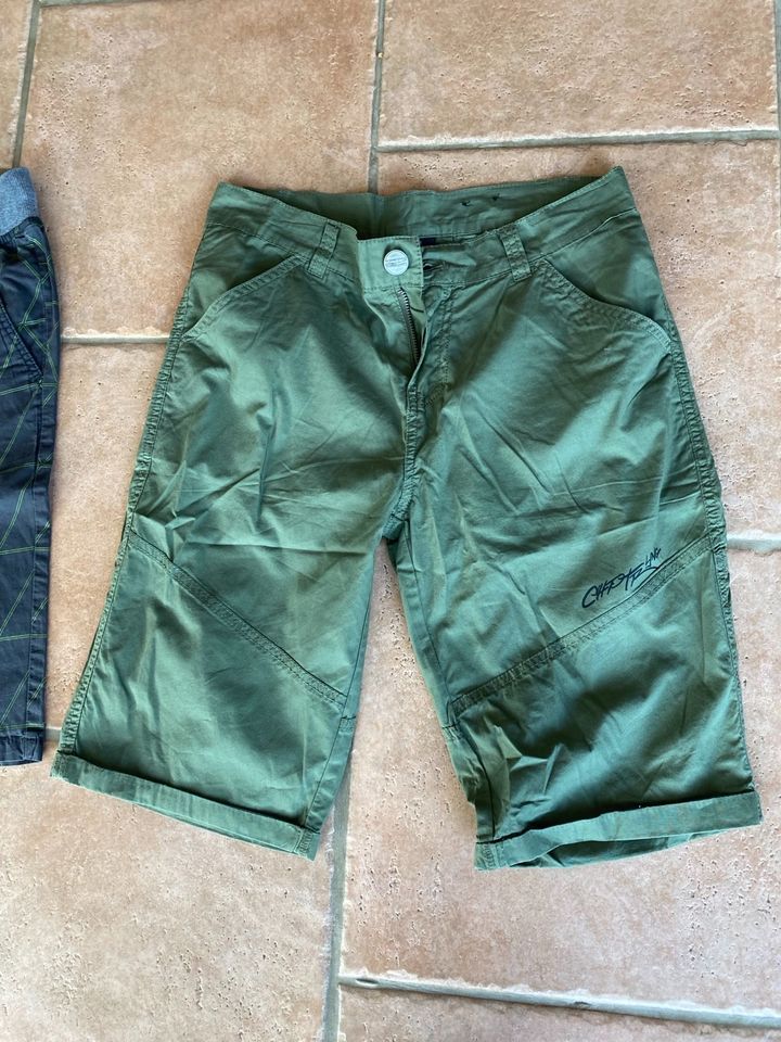 2 Shorts kurze Hosen 170 Khaki grau Jogger Takko Chapter Young in Attendorn