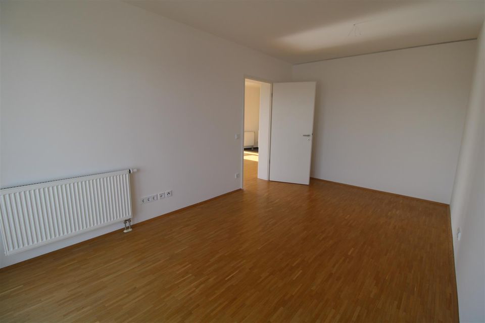 **Verfügbar ab 01.06.2024 - Moderne Wohnung, viel Licht + Einbauküche + Balkon** in Hannover