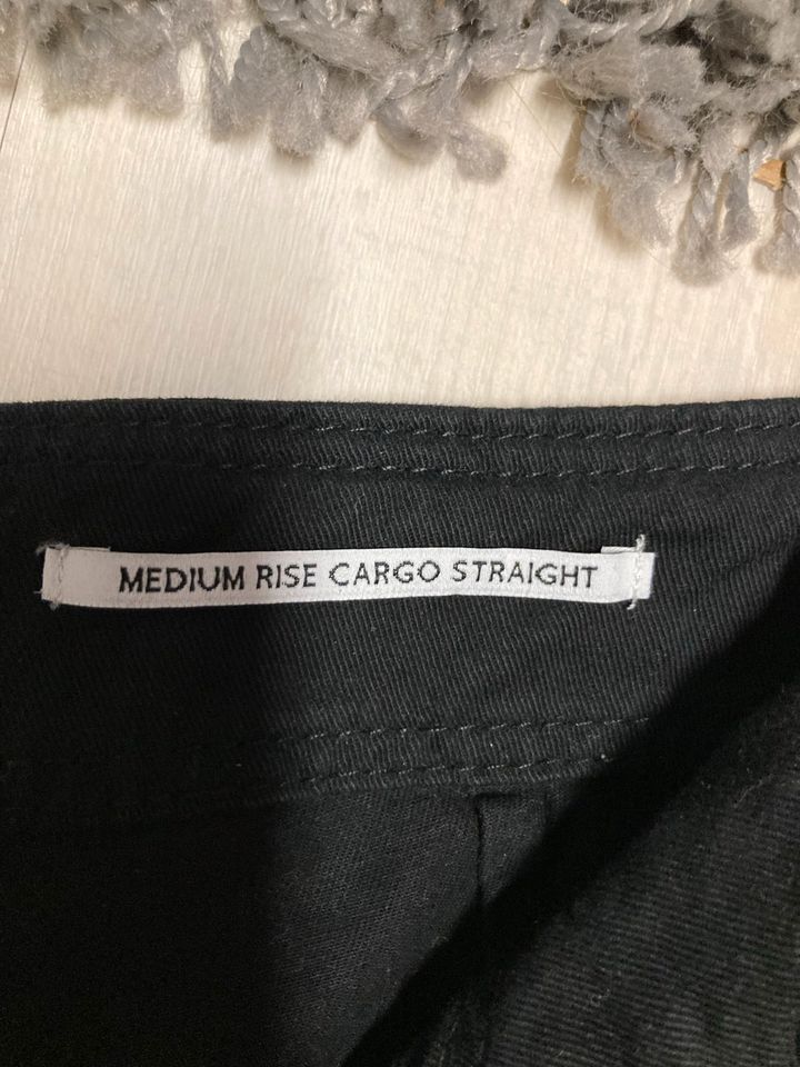 Bershka Cargo Hose Gr38 in Niederdorfelden