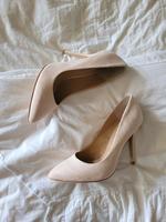 Beige Pumps/Kitten-Heels Größe 37 Hessen - Fulda Vorschau
