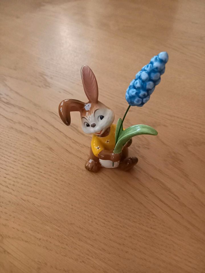 Goebel Ostern, Hase mit Glockenblume, neu in OVP in Dresden