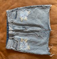 Jeansrock mit Blumen Stickerei Bayern - Wartmannsroth Vorschau