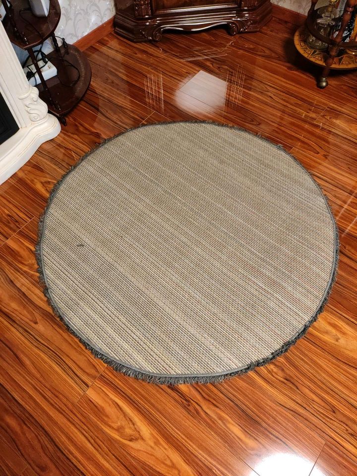 Ein Runde Teppich 120cm in Emmerting