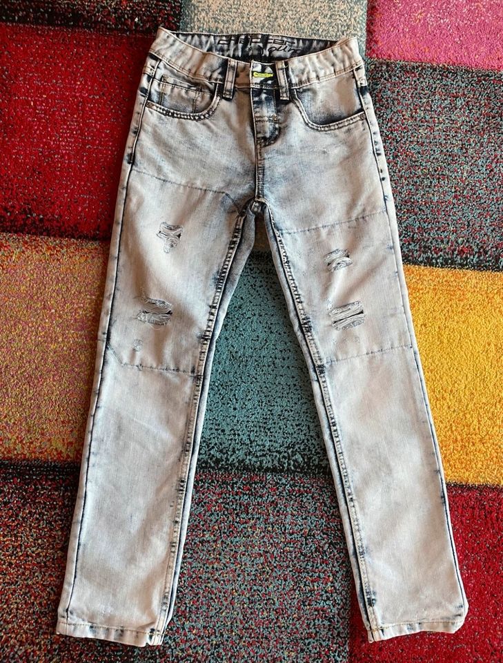 Chapter Young Jeans Gr.146 w.Neu Jungs Hose Takko Destroyed Jeans in Duderstadt