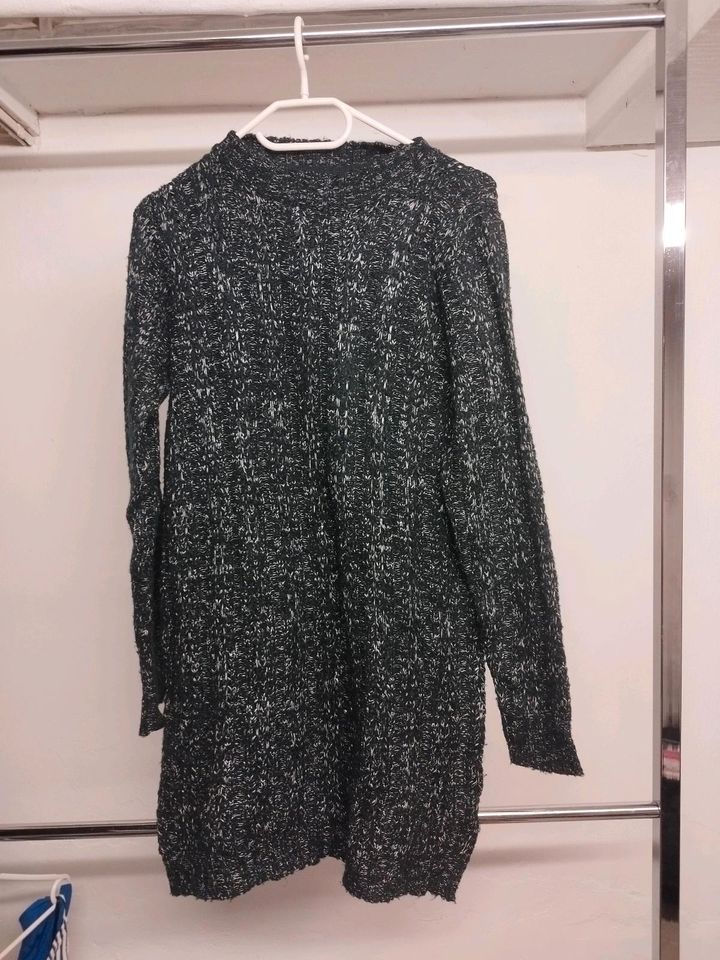 Pullover/Dirndljacke/Strickkleid je 2 Euro in Augsburg