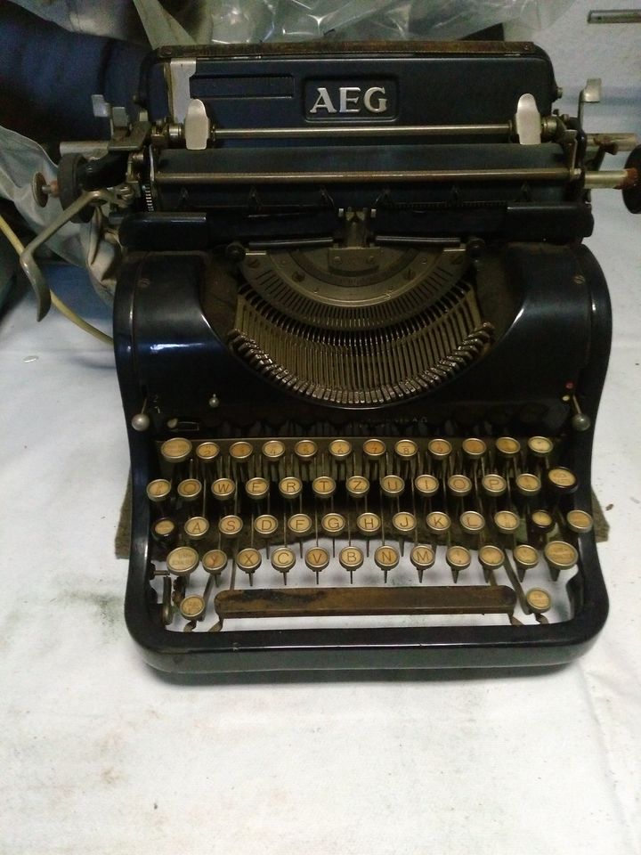 alte Schreibmaschine AEG in Thüringen - Sömmerda | Kunst und Antiquitäten  gebraucht kaufen | eBay Kleinanzeigen ist jetzt Kleinanzeigen