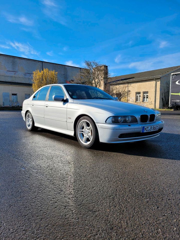 BMW E39 520i Facelift in Wackernheim