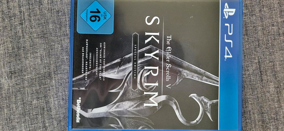 Playstation 4 Skyrim V in Einbeck