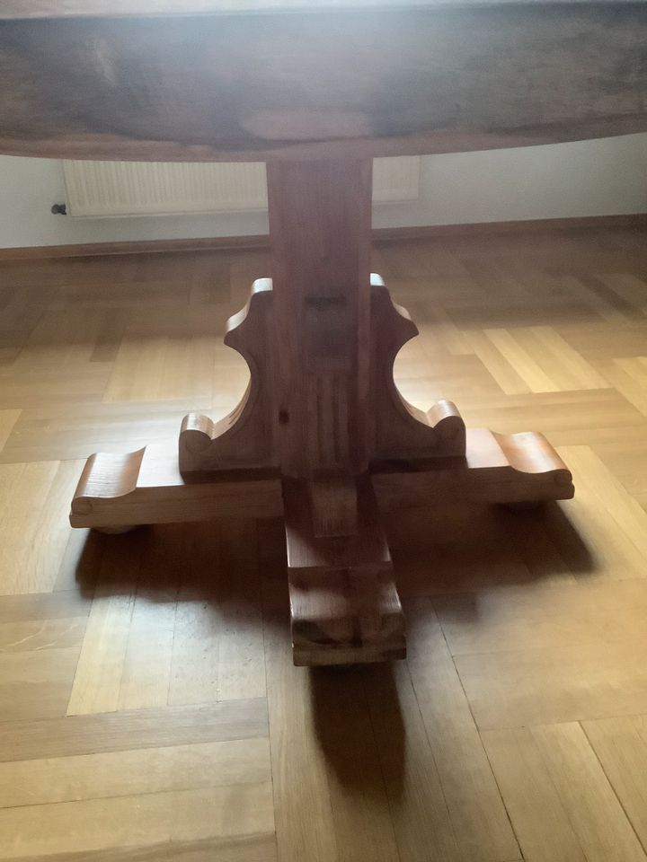 Massivholz Esszimmer-Tisch rund und 6 Rattan-Stühle in Rheinstetten