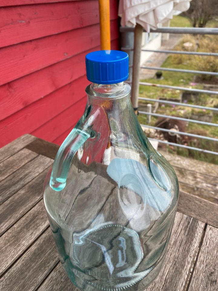 Große Glasflasche/-karaffe (5 Liter) für Trinkwasser in Gailingen am Hochrhein