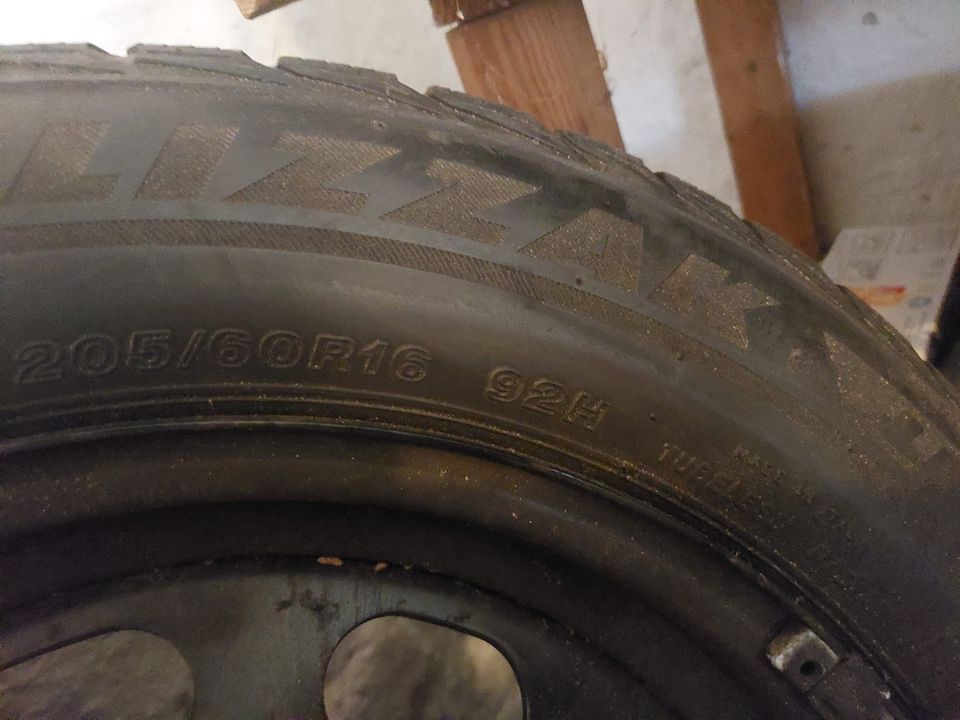 4 x Winterreifen Bridgestone Blizzak 205/60 R16 92H in Bethau