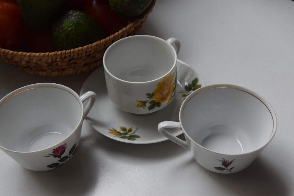 3 kleine Tassen und 1 Untertasse, Rosen, Vintage in Mainz