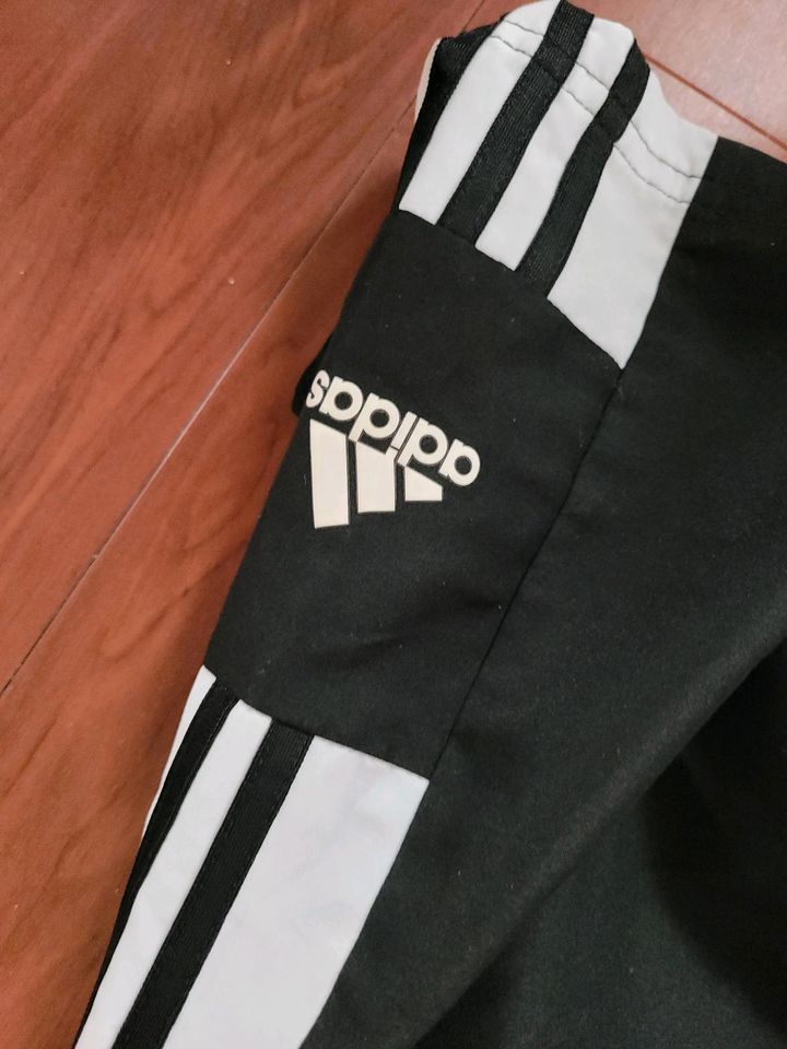 Adidas Sportshorts in Gr.176 in Paderborn