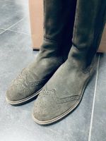 TAMARIS Damen Stiefel Gr. 39 grau m. Budapestermuster NEUWERTIG!! Rheinland-Pfalz - Betzdorf Vorschau