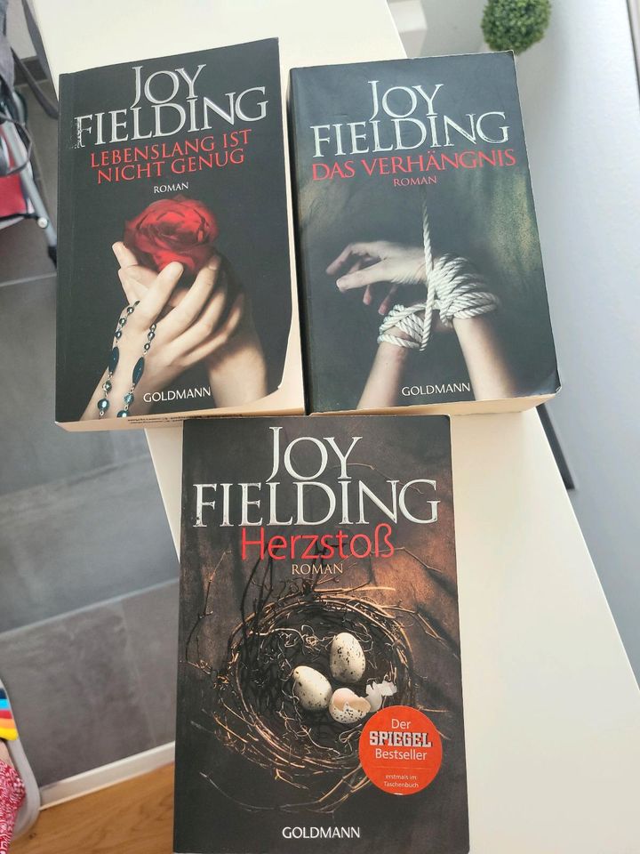 3 Bänder Joy Fielding in Königsfeld