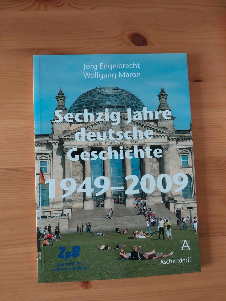 Verschiedene Geschichtsbücher in Mittweida