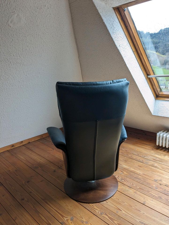 Echtleder Sessel mit Kirschholz Fassung in Schramberg