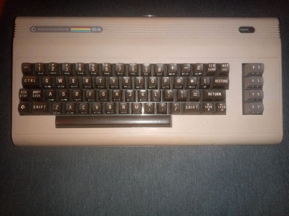 Commodore 64 "Brotkasten" mit Netzteil in Neustadt am Rübenberge