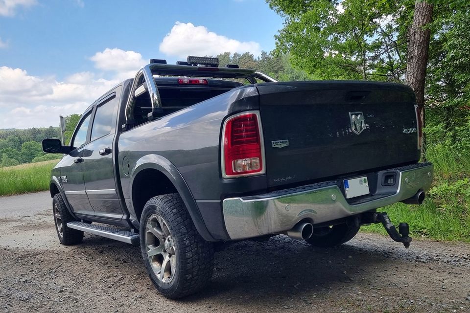 Ram 1500 Laramie 5.7 V8 CrewCab 4WD (deutsche Ez - unfallfrei)... in Winklarn