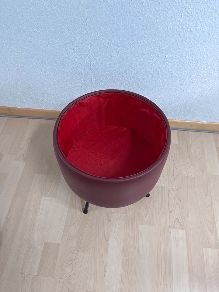 hocker mit Stauraum (rot) in Nufringen