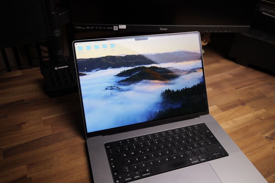 Apple MacBook Pro 16 Zoll - M1 Pro in Ilvesheim