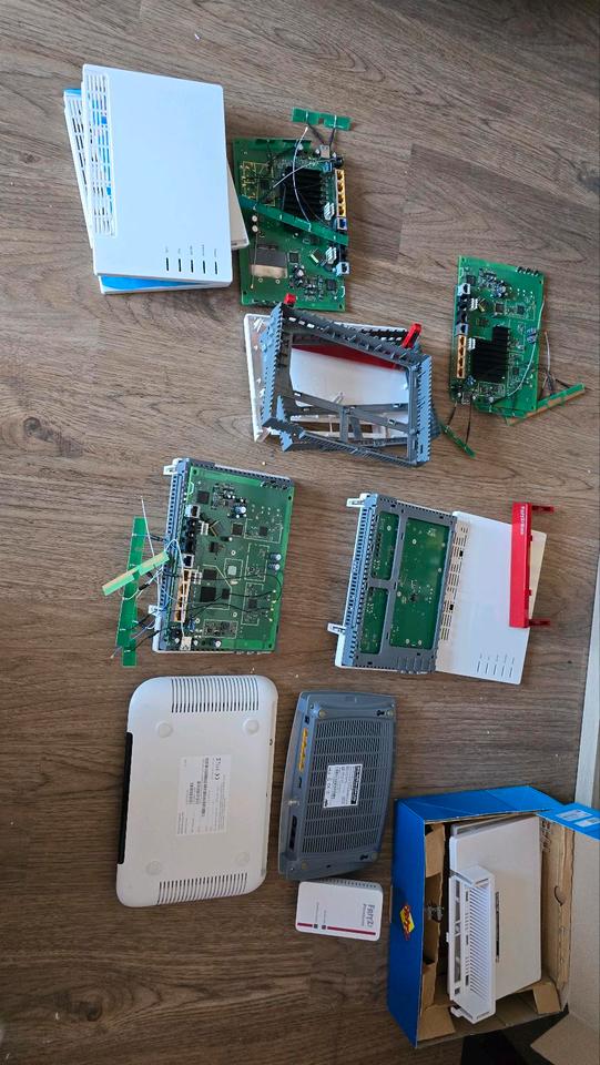 4x Defekte Fritzbox 7580 Platinen, 1x powerline 540E, 1x 6490 in Rathenow
