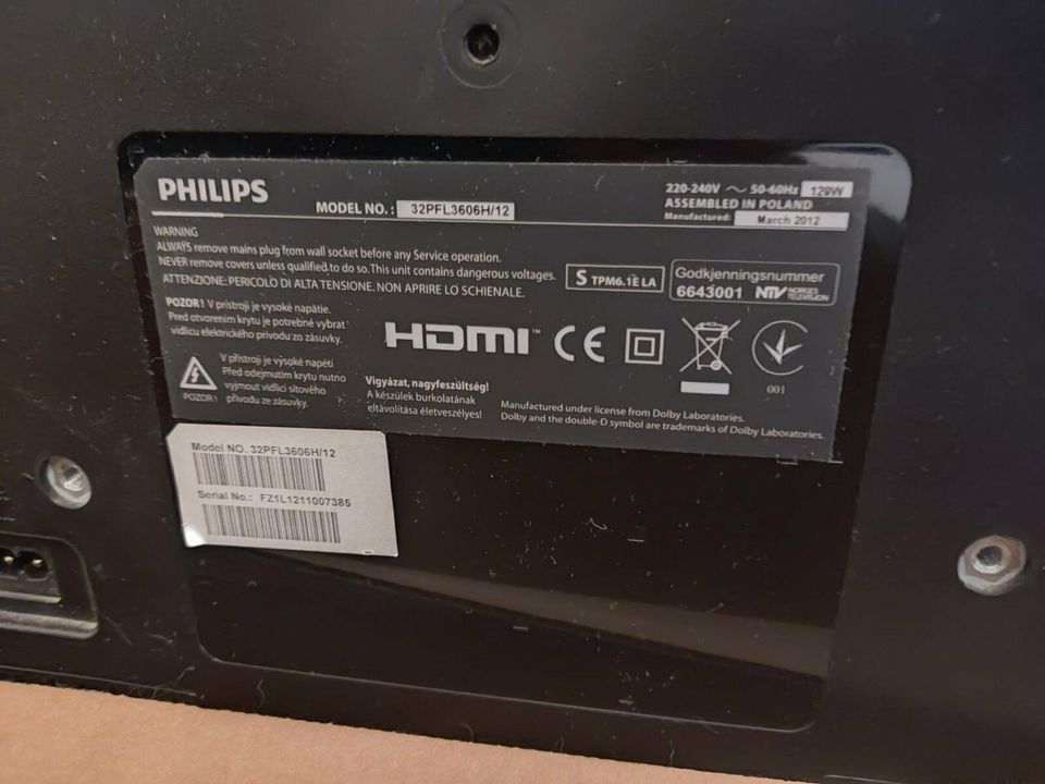 LCD Fernseher PHILIPS (79 cm x 48,8 cm) in Hamburg