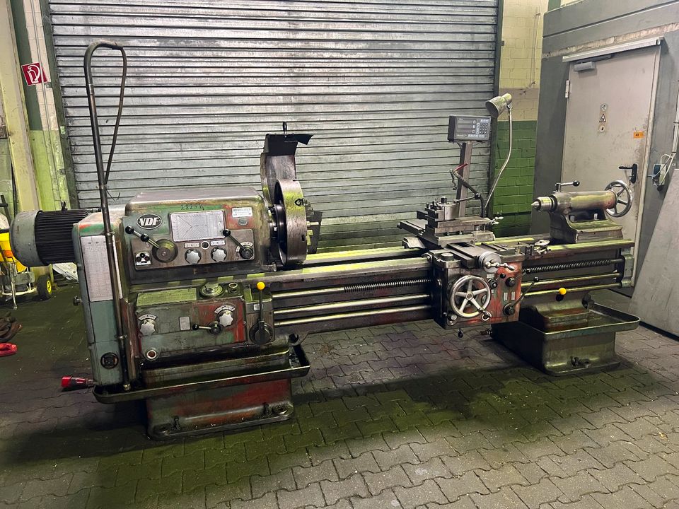 Leit- und Zugspindeldrehmaschine VDF V3 Drehlänge 1500mm in Ennepetal