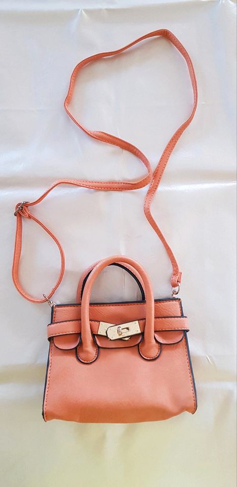 Handtasche,  Handtäschchen klein, neu, Farbe Terrakotta in Pfreimd
