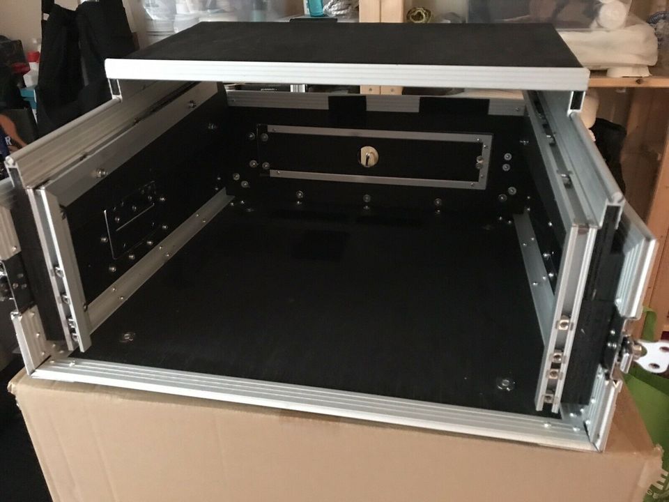 19" L-Rack 4HE/10HE + Laptopablage in Pleystein